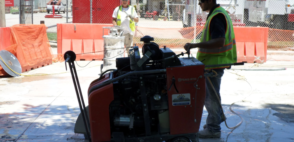 Outdoor concrete slab sawing — construction site in Texas (Photo 20)